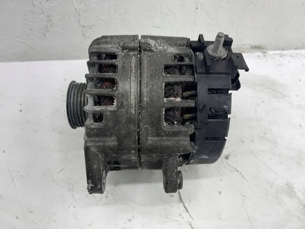 Mercedes C 205 E W213 2.0 CDI Alternator A0009068302 image 5