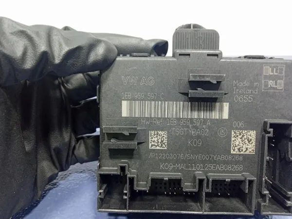 Skoda Elroq Linke Hintertürsteuerung OEM 1EB959597A image 3