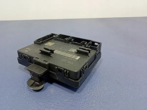 Skoda Elroq Linke Hintertürsteuerung OEM 1EB959597A image 5