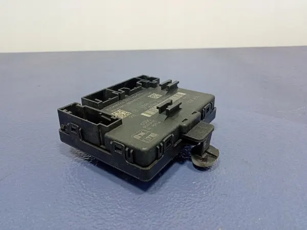 Skoda Elroq Linke Hintertürsteuerung OEM 1EB959597A image 6