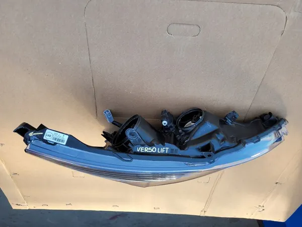 Toyota Verso Lift 13-18 - faro derecho image 3