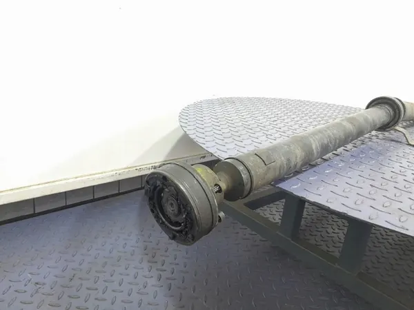 AUDI A6 C6 3.0 TDI Bakre Drivaxel 4F0521101B image 2