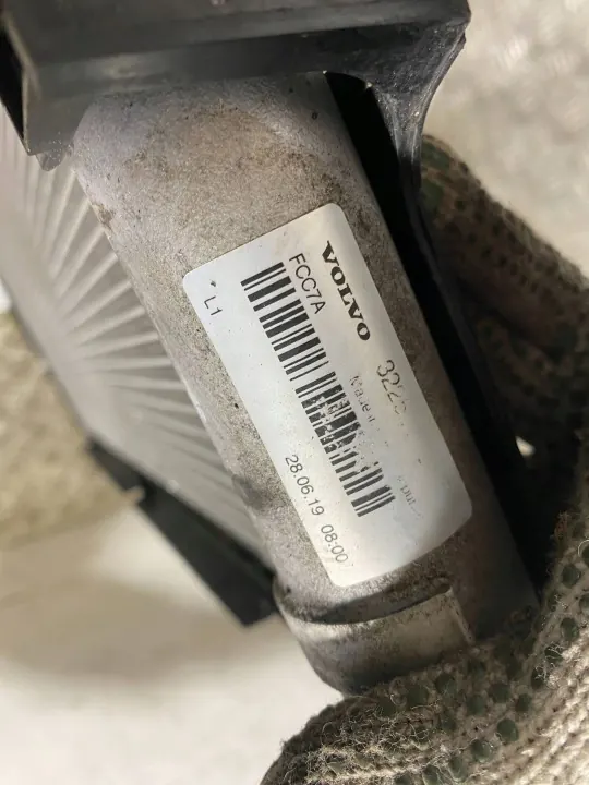 Condenseur AC Volvo XC60 OEM 32252574 - Occasion image 10