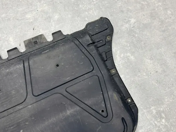 OEM 5Q0825236 Moottorin Alasuojus Audi A3 8V:lle image 3