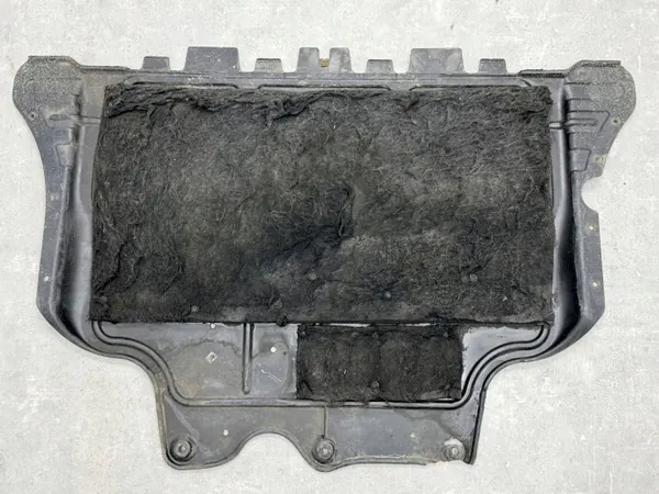 OEM 5Q0825236 Moottorin Alasuojus Audi A3 8V:lle image 6