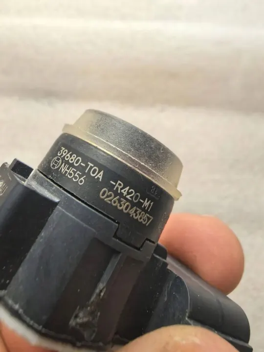 Sensor de aparcamiento Honda OEM 39680T0AR420M1 - Usado image 3