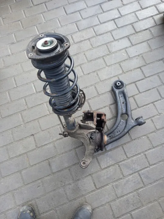 OEM 3Q0413031BG Vorderer Rechter Stoßdämpfer Skoda Superb III image 2
