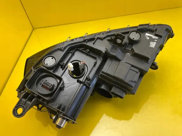 Oikea Ajovalo VW Passat B7 Bi Xenon LED 3AB941754 image 7