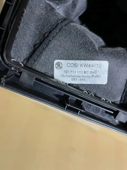 Funda de Palanca de Cambios OEM 1Z1711113BC Skoda Octavia II image 4