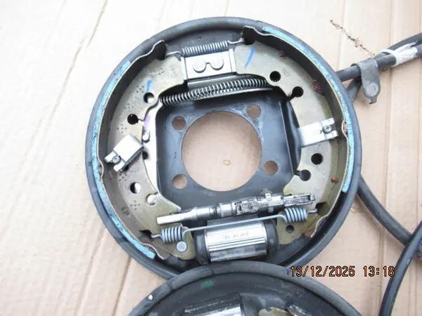 Toyota Yaris III Jarrupalat & Liitännät OEM 4949 image 3