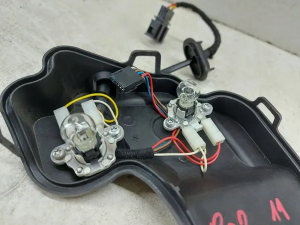 Audi A8 D3 Rechter Heckleuchten-Einsatz OEM 396672R image 3