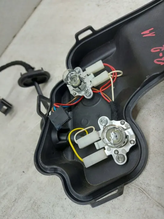 Audi A8 D3 Rechter Heckleuchten-Einsatz OEM 396672R image 4
