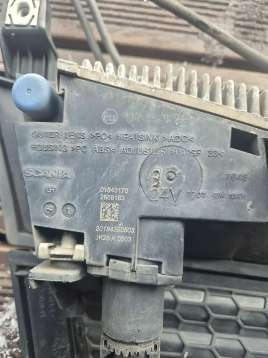 Scania NGS Halogen-Grillset OEM 2659163 LH image 5