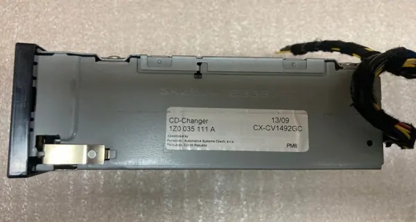 Skoda Octavia 2 CD-Wechsler OEM 1Z0035111A image 5