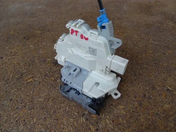 AUDI A3 8V Rechte Hintertürschloss 4G0839016C image 3