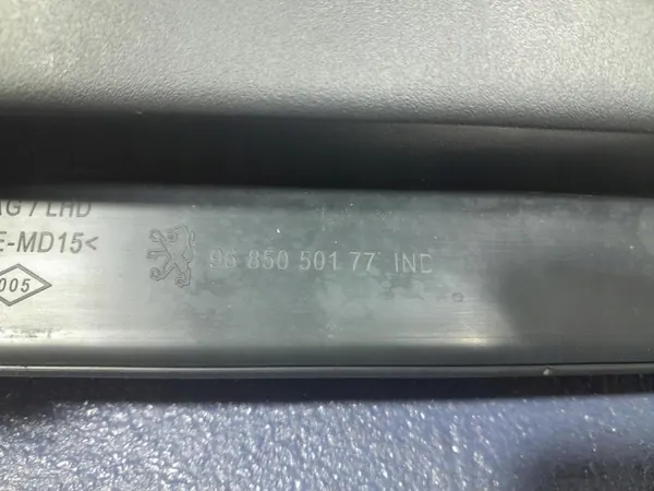 Peugeot 3008 I Passagerarhandskfack OEM 9685050177 image 4