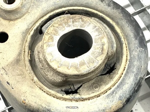 Support Moteur AUDI A6 C6 3.0 225CH OEM image 3