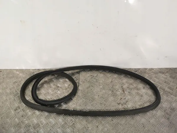 Junta de maletero Kia Stonic OEM FOB18491 - Usado image 2