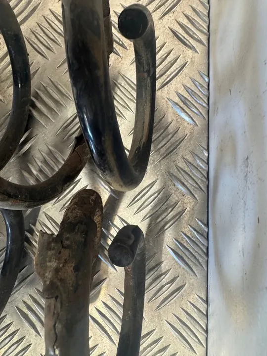 Volkswagen PASSAT B5 1999 Molla Anteriore image 4