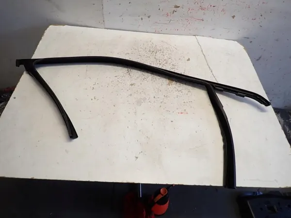 Junta porta dianteira esquerda Jeep Compass II OEM 52144853 image 3