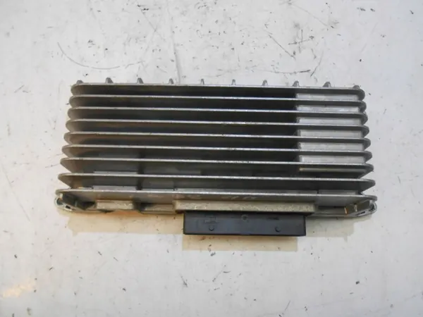 Audi A4 B8 Audio-vahvistin OEM 8T0035223AE image 2