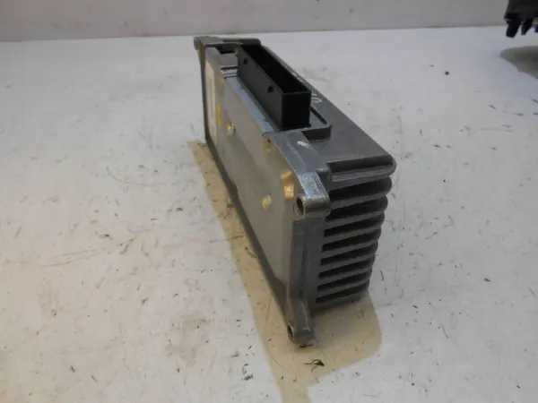 Audi A4 B8 Audio-vahvistin OEM 8T0035223AE image 7