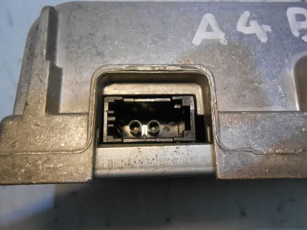 Audi A4 B8 Audio-vahvistin OEM 8T0035223AE image 8