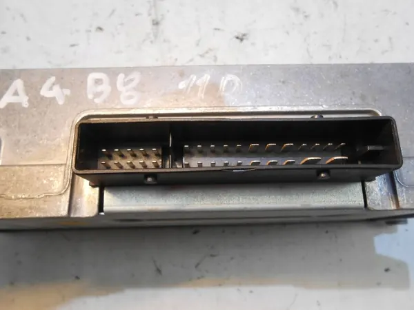 Audi A4 B8 Audio-vahvistin OEM 8T0035223AE image 9