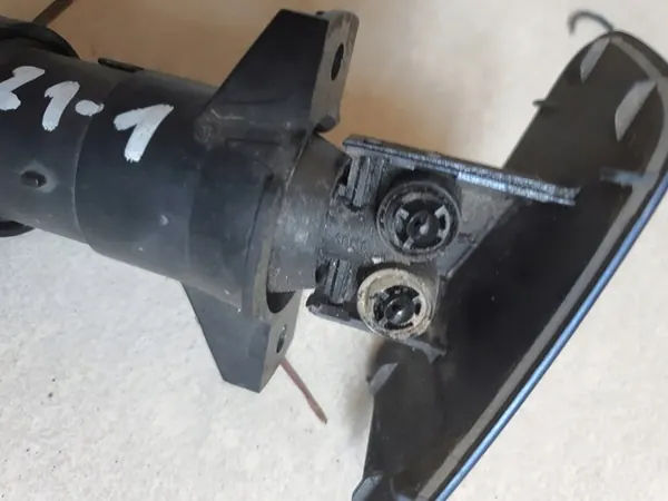 Audi A4 B7 Voorruitspuitmond, OEM 8E0955102E image 4