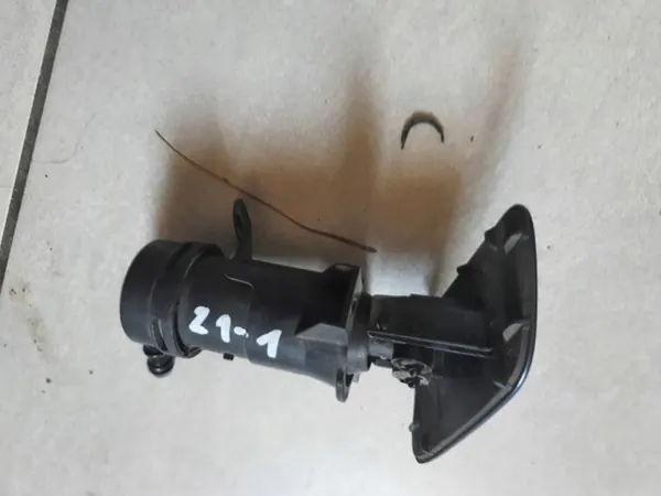 Audi A4 B7 Voorruitspuitmond, OEM 8E0955102E image 7