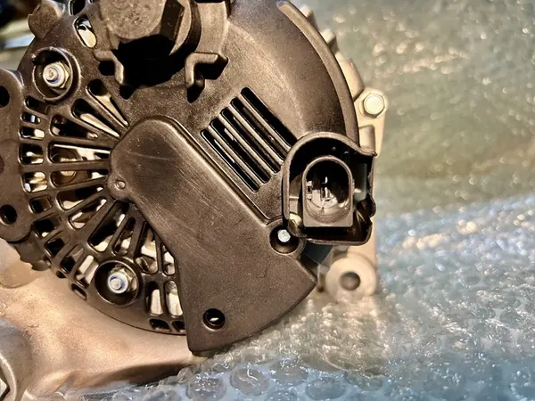 BMW E46 X5 E53 X3 E83 Alternator 150A Hella image 4