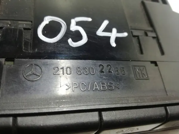 Mercedes-Benz E W210 klimaatpaneel OEM 2108302285 image 3