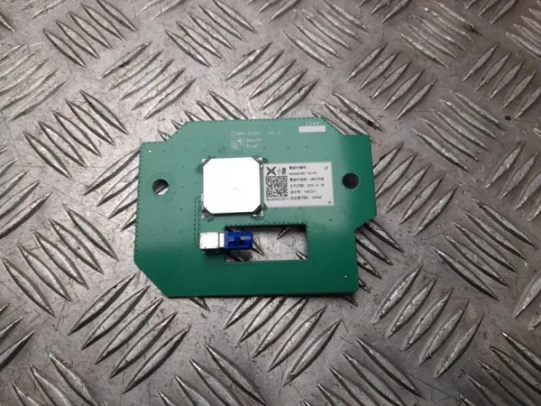 Amplificateur antenne XPeng P7 OEM 8630900EF1 image 2