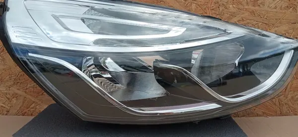 RENAULT CLIO IV 4 LIFT 16- Oikea Etuheijastin 260100653R image 3