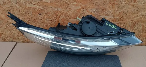 RENAULT CLIO IV 4 LIFT 16- Oikea Etuheijastin 260100653R image 5