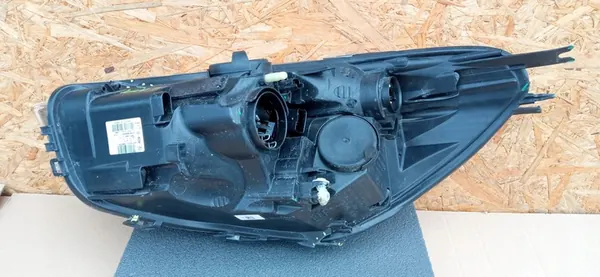 RENAULT CLIO IV 4 LIFT 16- Oikea Etuheijastin 260100653R image 9