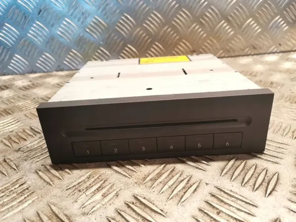 Mercedes-Benz ML W164 CD/DVD-vaihtaja OEM 2118703589 image 2
