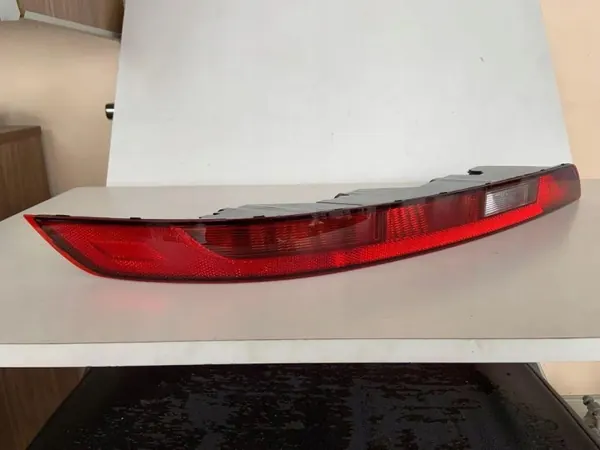 Luz trasera antiniebla Audi OE 80A945070 - Usado image 2