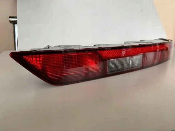 Luz trasera antiniebla Audi OE 80A945070 - Usado image 4