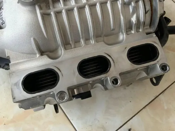 Support compresseur suspension OEM 06E145601BF image 5
