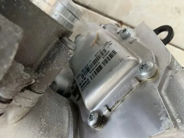Support compresseur suspension OEM 06E145601BF image 6