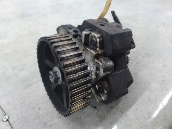 Pompe à injection OEM 8200456693 pour Renault Trafic II image 3