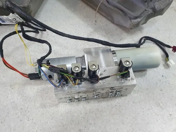 Mercedes SL 231 dakpomp OEM A2318000130 - Gebruikt image 3