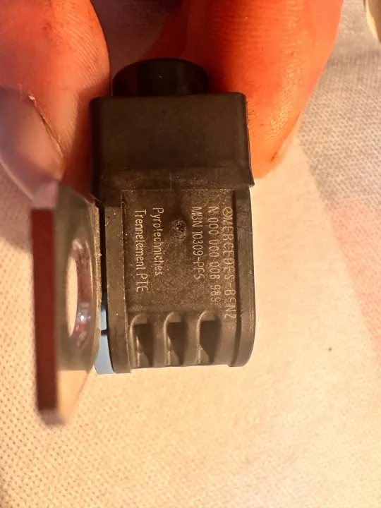 Fusible Pyrotechnique OEM N000000008989 Mercedes GLC image 3