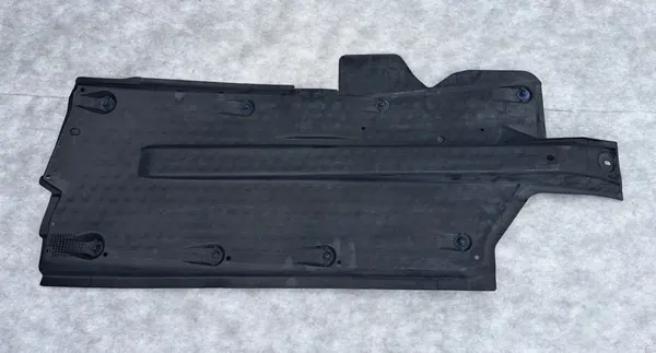 Vänster Underskärmskydd VW, Skoda, Seat 6Q0825201H image 2
