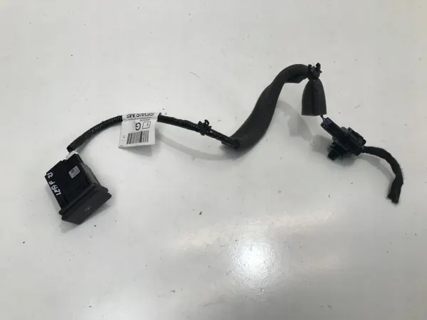 Enchufe USB Nissan OEM 253315SA0A - Usado image 2