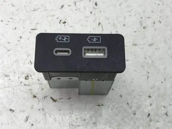BYD ATTO 3 USB-laadpoort OEM STHP-3798700 image 2