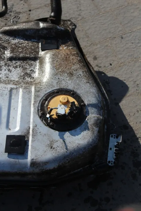 Brandstoftank OEM ZBIORNIK BAK PALIWA TOYOTA COROLLA VERSO II D4D image 7
