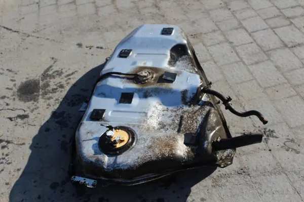 Brandstoftank OEM ZBIORNIK BAK PALIWA TOYOTA COROLLA VERSO II D4D image 8