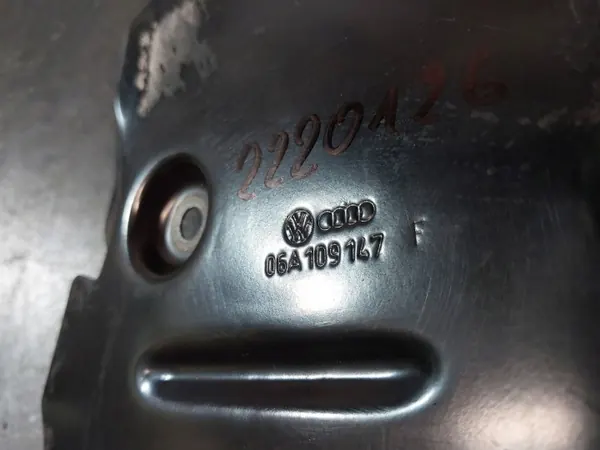 Couvercle de distribution Audi OE OEM 06A109147F - Occasion image 3
